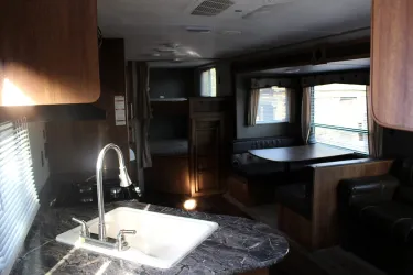 2018 32' Keystone Springdale SM2820BH photo 3