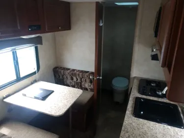 2014 21' Coachmen Clipper 17FQ photo 3