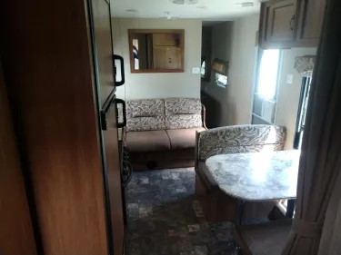 2014 28' Catalina 273BH photo 3